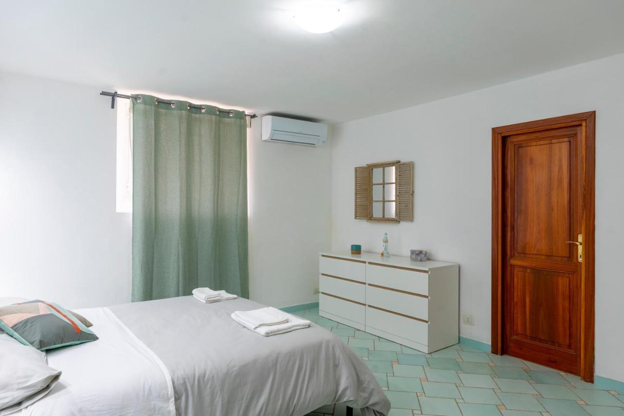Suite La Marinella Localita Caccia Riserva Санта Маринела Екстериор снимка