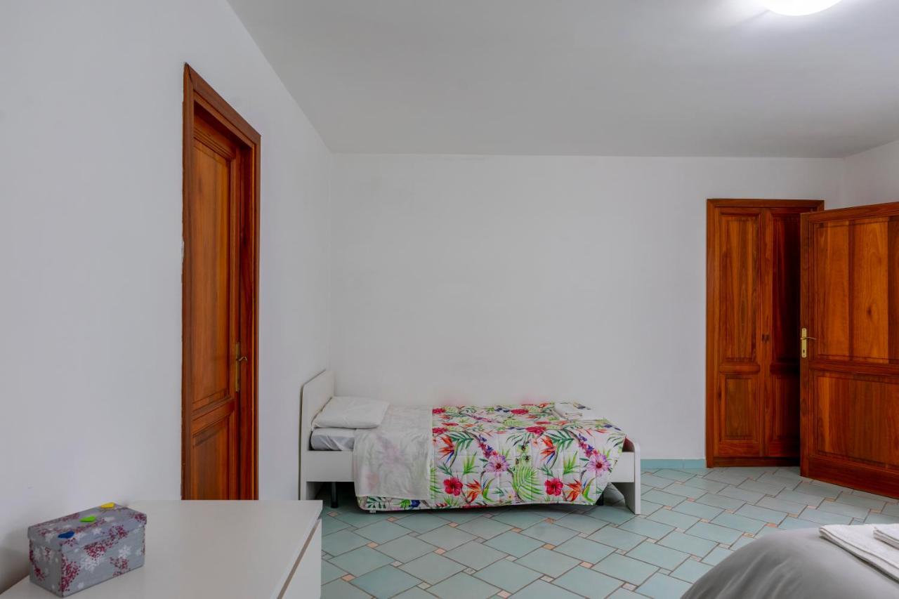 Suite La Marinella Localita Caccia Riserva Санта Маринела Екстериор снимка